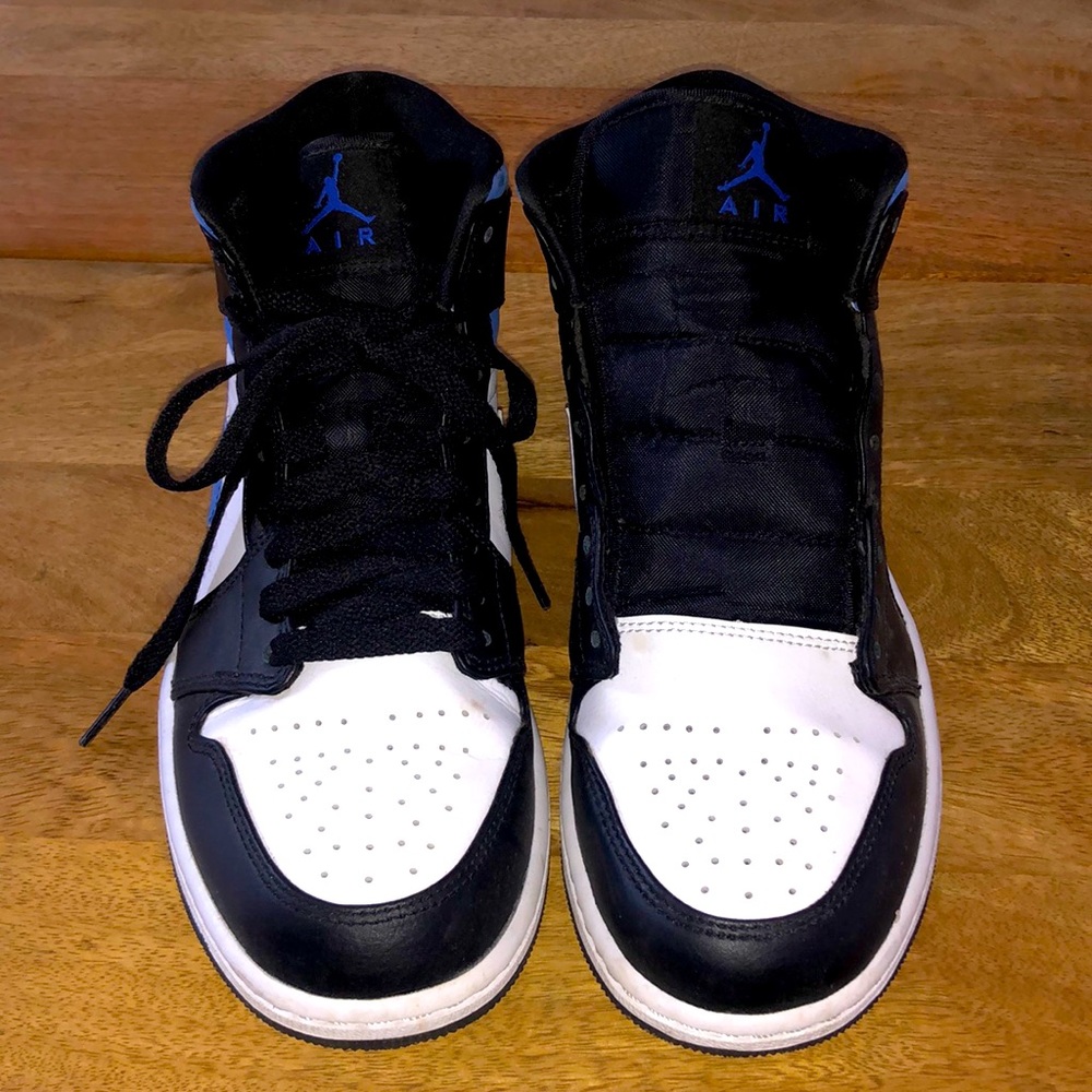 Air Jordan 1 Retro High Rise Sneakers, barely worn, one black shoe lace missing.